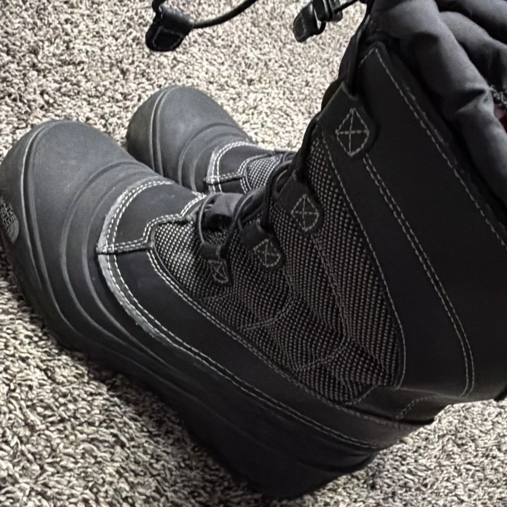 The North Face Boots Mens 7 Alpenglow IV Snow Black Gray Leather Casual NF0A2T5P